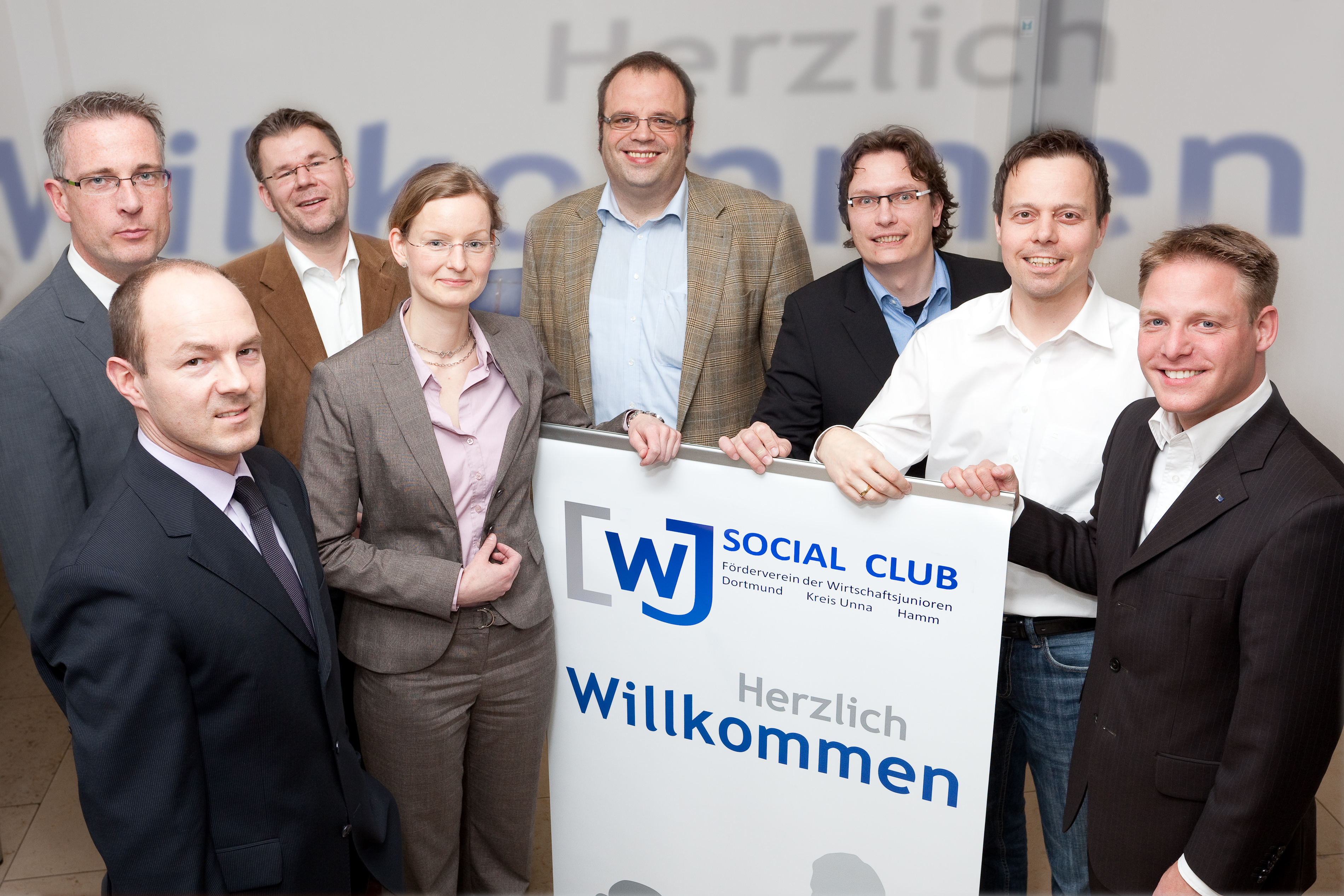 Engagiert für soziale Projekte - Wirtschaftsjunioren gründen Förderverein